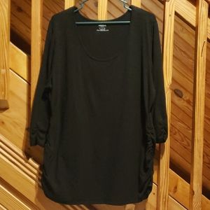 Motherhood maternity black 3/4 sleeve with ruched sides and sleeves